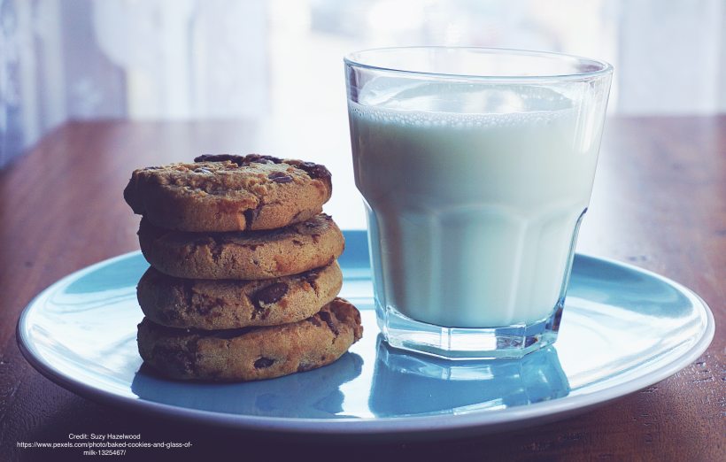beverage-chocolate-chip-cookies-cookies-1325467